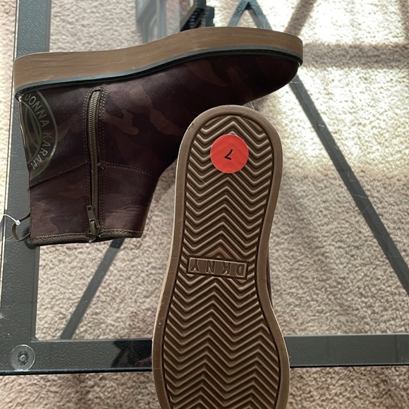 Boots - Picture 2 of 5